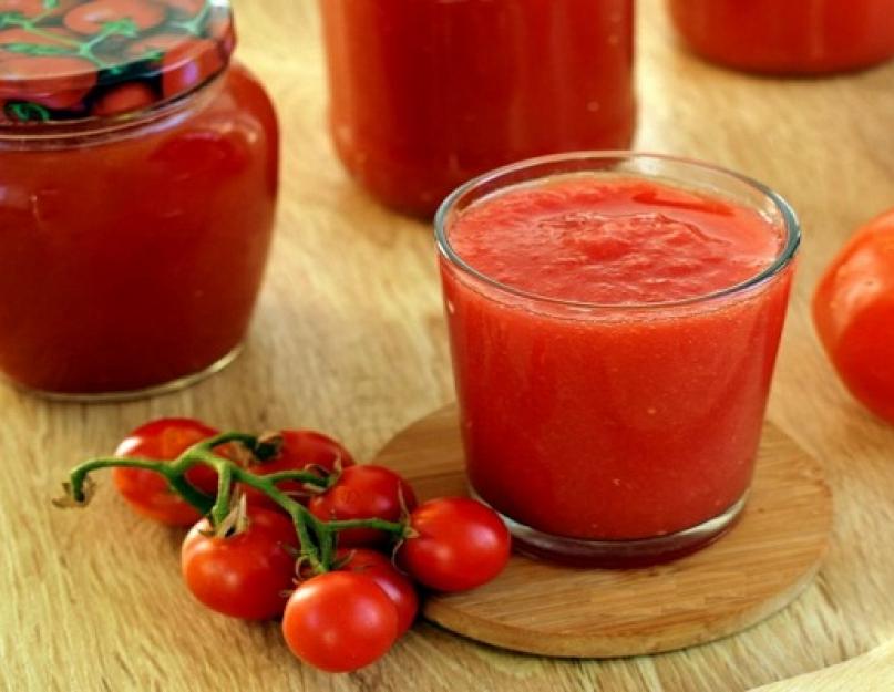 Как быстро сделать томатный сок из помидоров. Как заготовить домашний томатный сок на зиму. Использовать подходящую тару для хранения