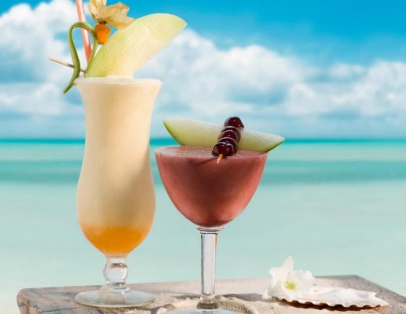 «Секс на пляже» – слабоалкогольный коктейль с пикантным названием. Бодрящее сочетание джина с тоником