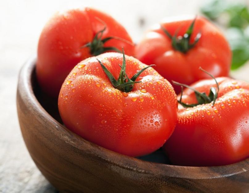 Как заморозить томат из помидор свежим. Можно ли замораживать помидоры на зиму. Целые помидоры с кожурой