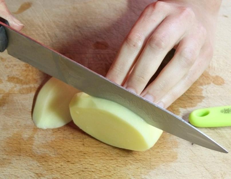 Как порезать картошку брусочками толщиной 1 см. Способы нарезать картошку соломкой без шинковки. Избавьтесь от лишнего крахмала