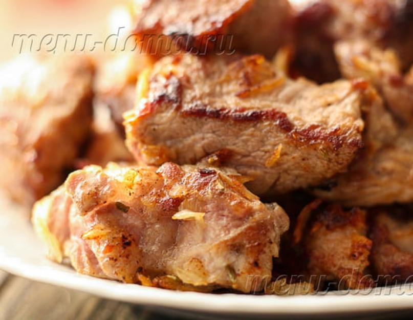 Как приготовить мякоть свинины на сковороде. Как пожарить вкусную свинину сковороде с гранатовым соком? Ароматные кусочки свинины, пожаренные с репчатым луком
