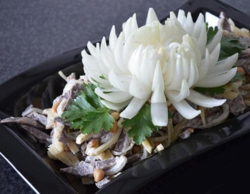 Как сделать цветок из лука пошагово. Хризантема из репчатого лука — бесподобное украшение салатов и мясных блюд