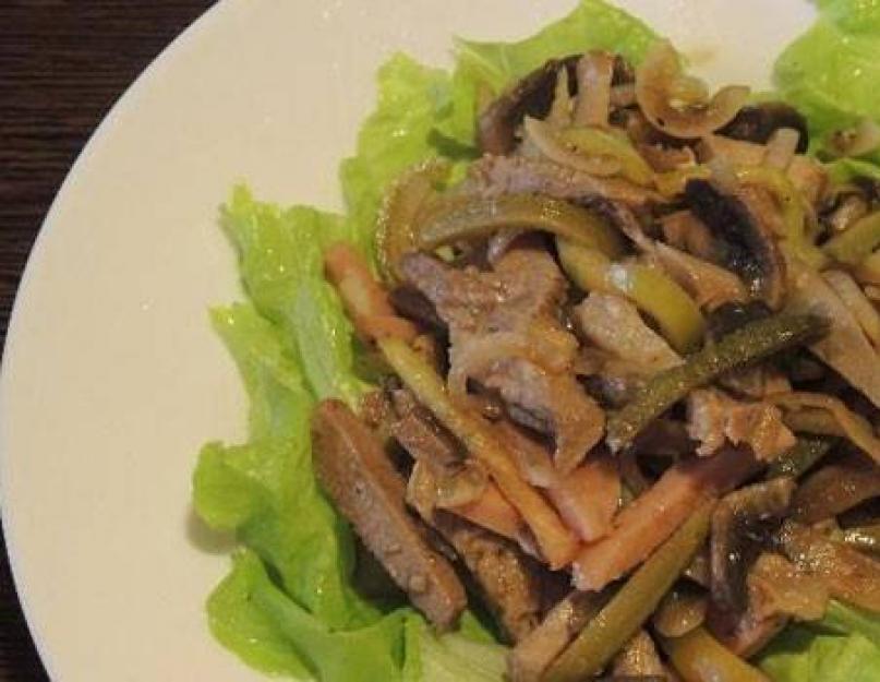 Легкий салат с языком свиным. Салат из свиного языка — простые и вкусные рецепты. Салат с отварным свиным языком подготавливается так