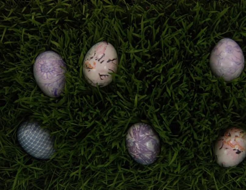 Яйца крашеные мраморные. Как красить яйца в луковой шелухе