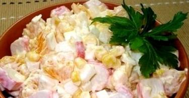 Как делать крабовый салат с кукурузой рецепт Салат из крановые палочек и кукурузы