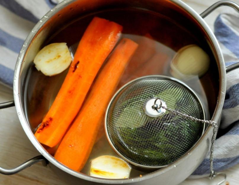 Как сварить овощной бульон для диеты. Как приготовить вкусный овощной бульон. Польза бульона из овощей