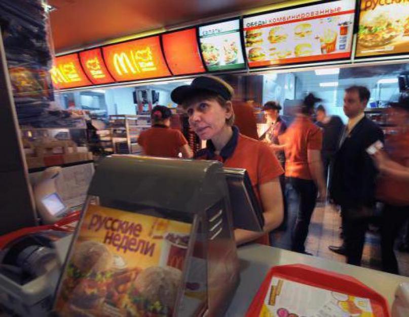 Le service à table : un autre futur standard chez McDonald's !  Questions supplémentaires et lunettes gratuites