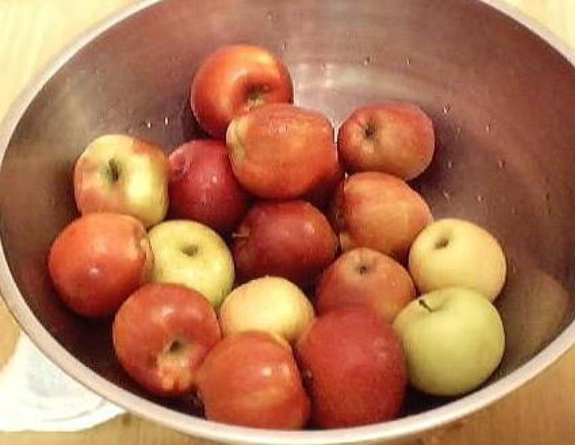 Cuisinez la confiture de pommes étape par étape.  Confiture de pommes pour l'hiver.  Délicieuse confiture de pommes blanches à la cannelle : recette pour l'hiver avec photos