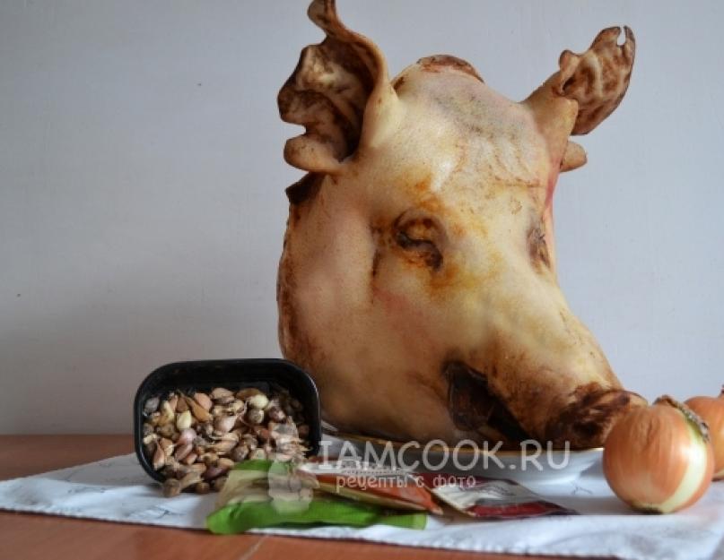 Домашняя колбаса из свиной головы и ливера. 