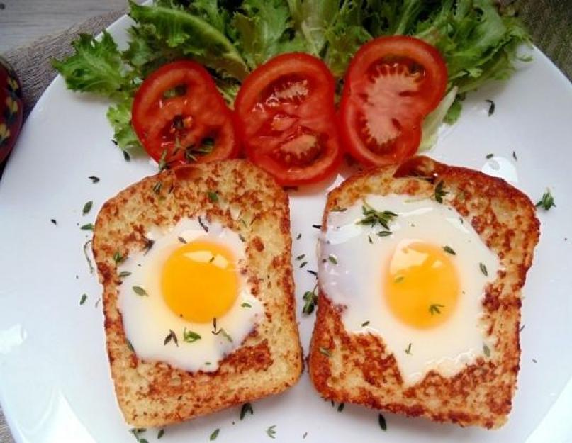 Завтрак любимой с яйцом в булочке