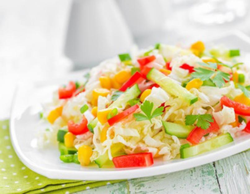 Recettes de salade de chou blanc.  Salade de choux aux carottes, vinaigre et sucre, comme à la cafétéria.  Délicieuse salade de chou au poulet