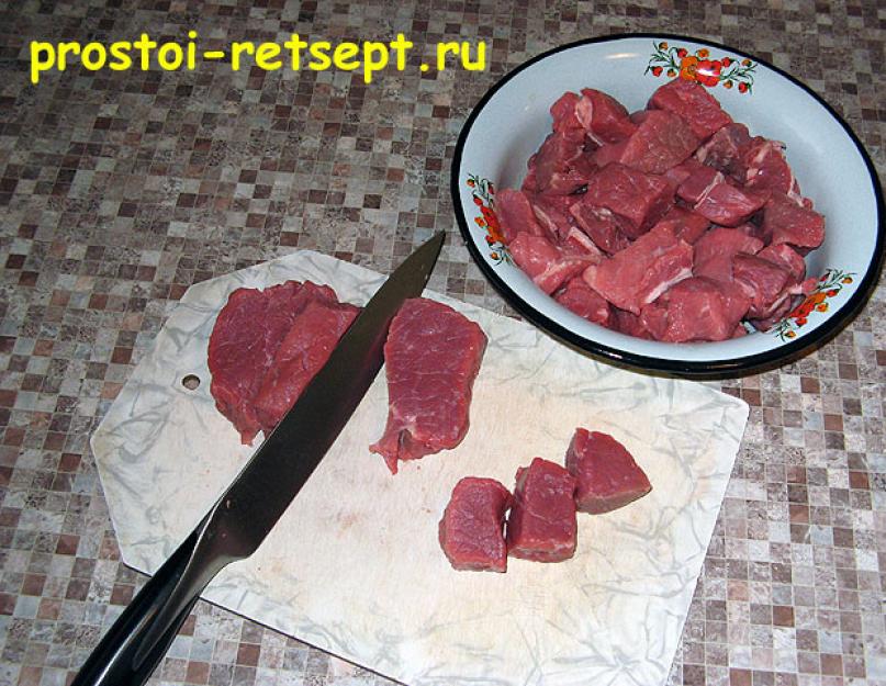 Cuisson du goulasch.  Délicieuse recette de goulasch de bœuf au poivron dans une mijoteuse.  Recette de goulasch de porc