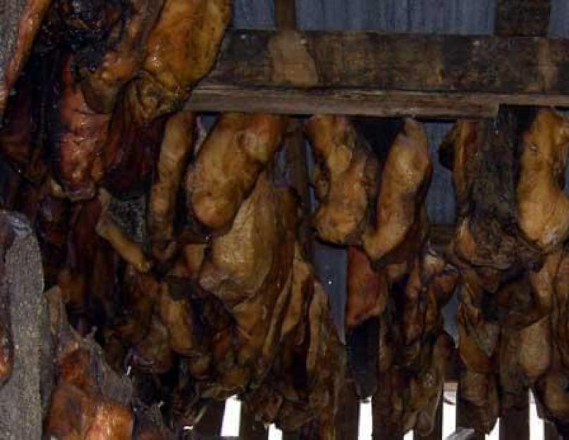 Хаукарль национальное блюдо исландии. Анадара моллюск. Тухлые яйца деликатес китай. Тухлые деликатесы. Китайский деликатес тухлое яйцо.