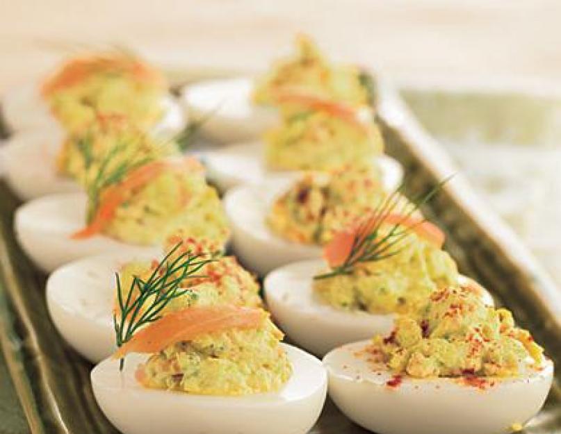 Начинка для фаршированных яиц: варианты, рецепты. Фаршированные яйца на праздничный стол. Фаршированные яйца с крабовыми палочками. Яйца c ветчиной
