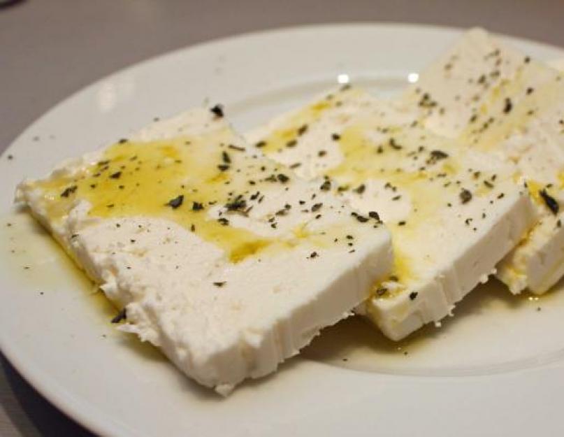 Par quoi remplacer la feta ?  Description générale de la feta.  Comment cuisiner à la maison