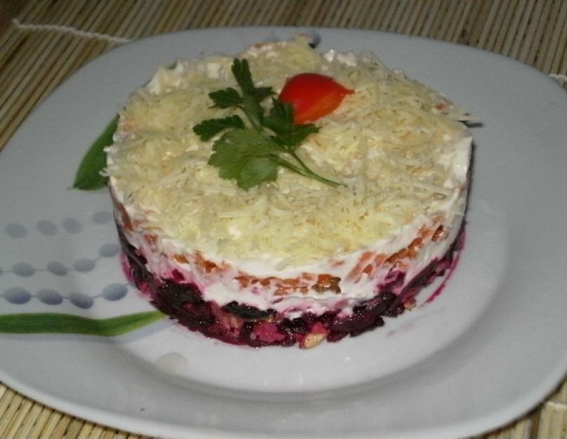 Салат ассорти - из зрелых помидоров, сочного болгарского перца, хрустящих огурцов, репчатого лука. Овощной салат на зиму «Парамониха»