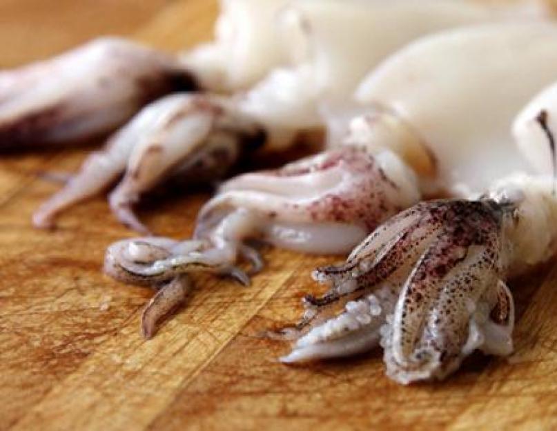 Как приготовить фаршированные кальмары вкусно и просто. Как приготовить фаршированные кальмары. Фаршированные кальмары с грибами и сыром