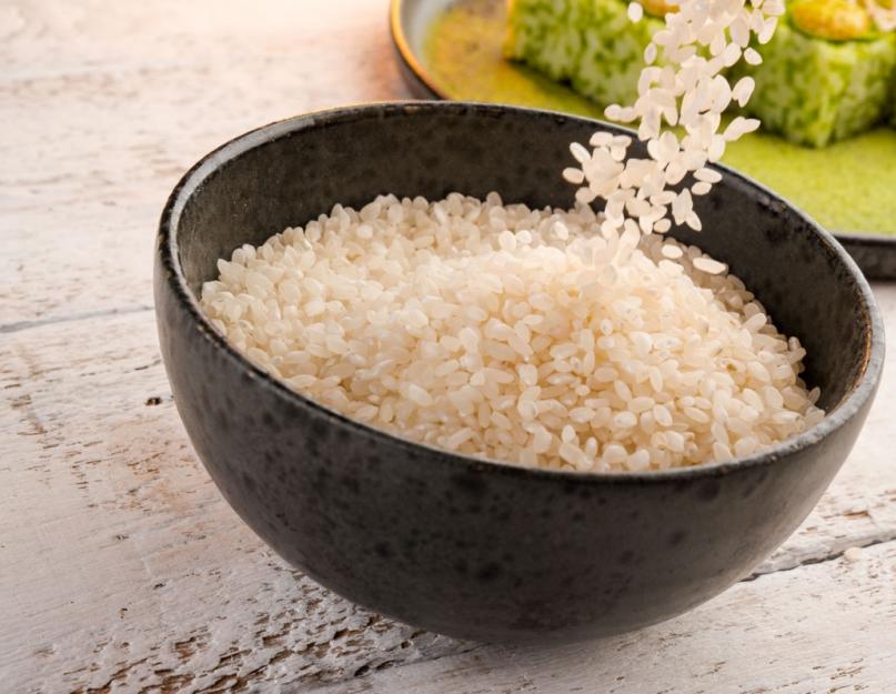 Как сварить мягкий рассыпчатый рис. Как правильно сварить рис, чтобы он был рассыпчатым. Как правильно сварить круглозерный рис на гарнир с зеленым луком