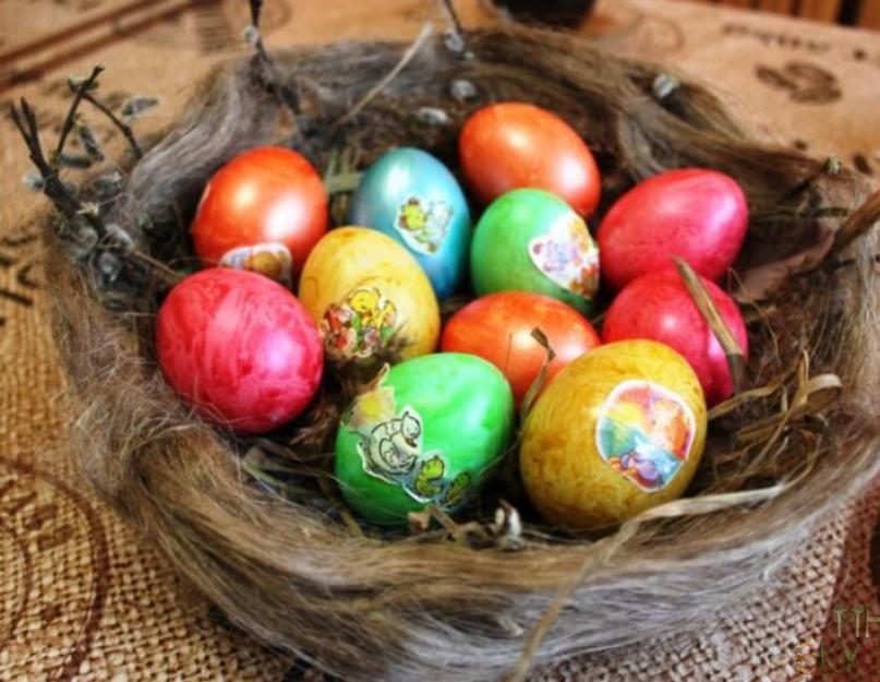 Как красить красные яйца. Как правильно красить яйца на Пасху? Покраска яиц разными способами. Мраморный способ окрашивания