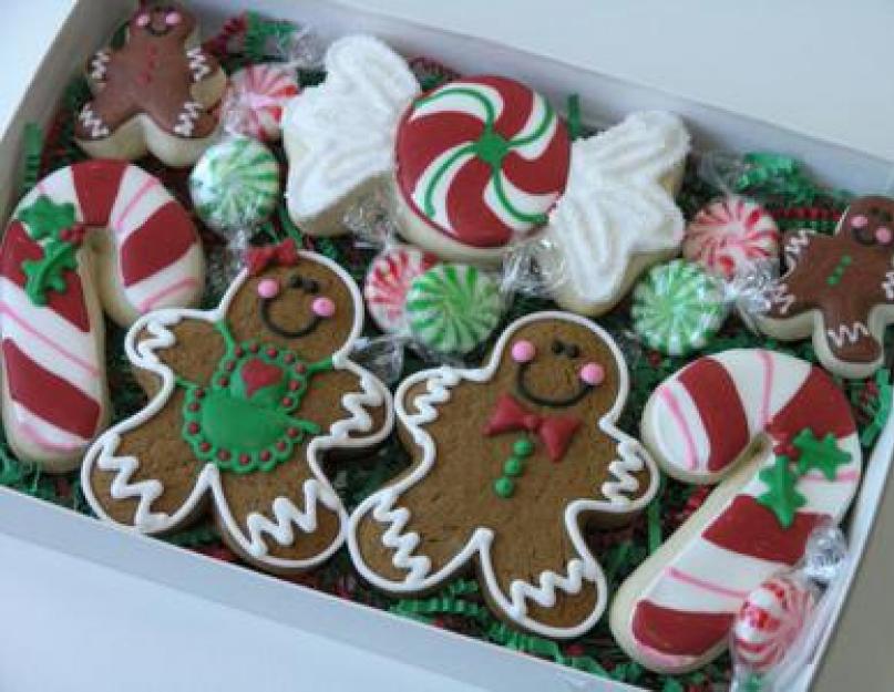 Новогоднее имбирное печенье своими руками в подарок. Рецепты идеальной глазури. Трафареты взамен формочек