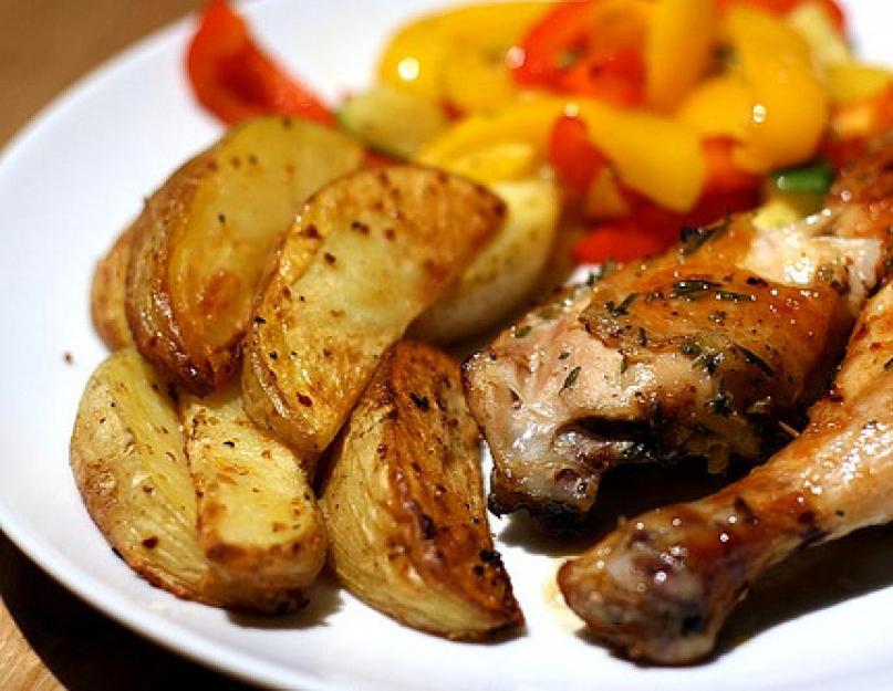 Мясо курицы запеченное в духовке с картошкой. С хрустящей корочкой. Очень вкусная курица в духовке с лимонным соусом целиком