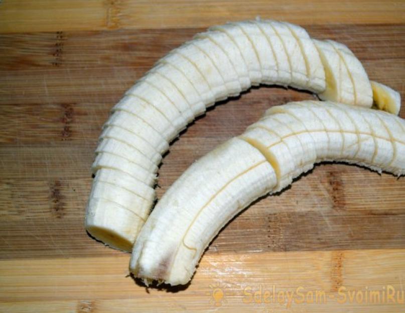 Тортик из печенья и банана без выпечки. Торт на скорую руку из печенья и сметаны с банановой прослойкой