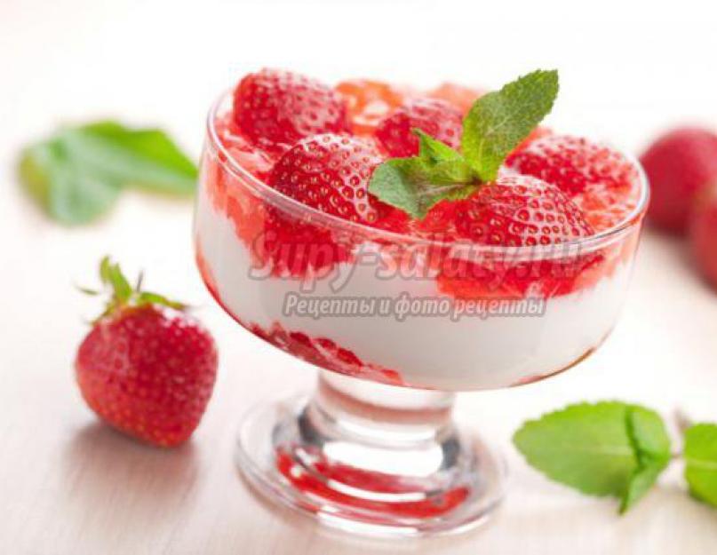 Dessert maison aux fraises.  Recettes d'été à base de fraises et de fraises.  Recette de gelée de fraises