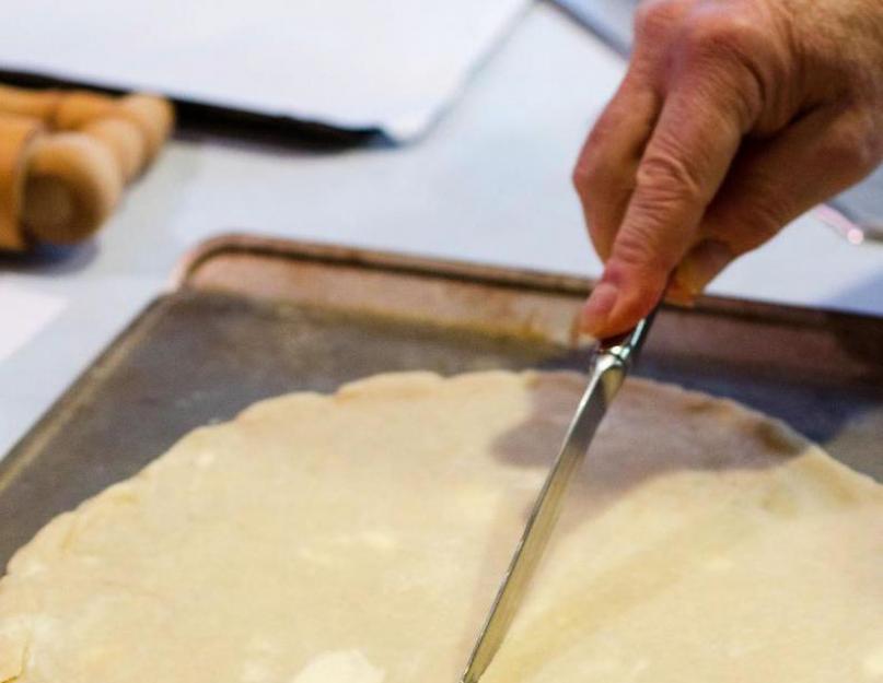 Rouleaux fourrés aux noix de Géorgie.  Rouleaux de noix.  Comment faire des rouleaux de noix.  Préparer un dessert au miel et aux noix