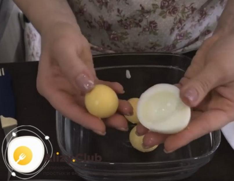 Ленивая сельдь под шубой в половинке яйца. Ленивая селедка под шубой: рецепт