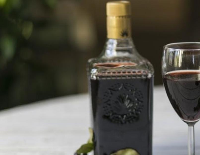 Recettes maison de vin de cassis sans levure.  Comment faire du vin maison à partir de groseilles.  Recette de cuisine traditionnelle