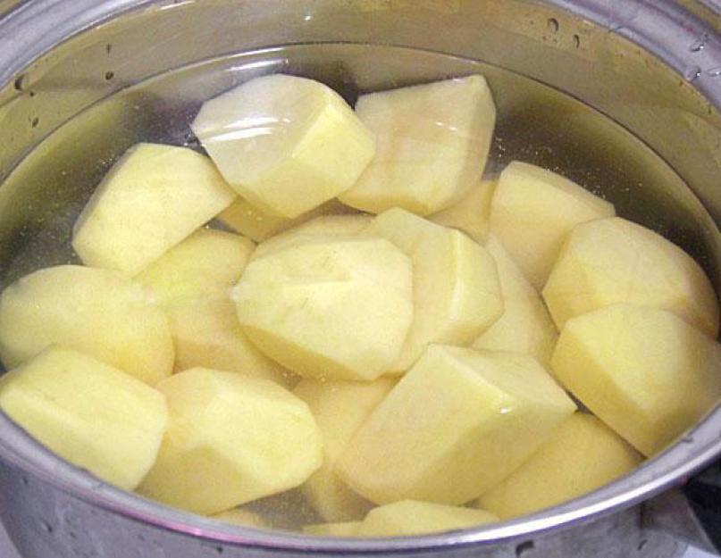 Рецепт теста вареников с картошкой и луком. Варим вареники в кастрюле. Для приготовления начинки следует запастись