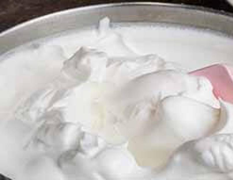 Белковый крем для прослойки. Бисквитный торт с белковым кремом. Белковый крем с агар-агаром
