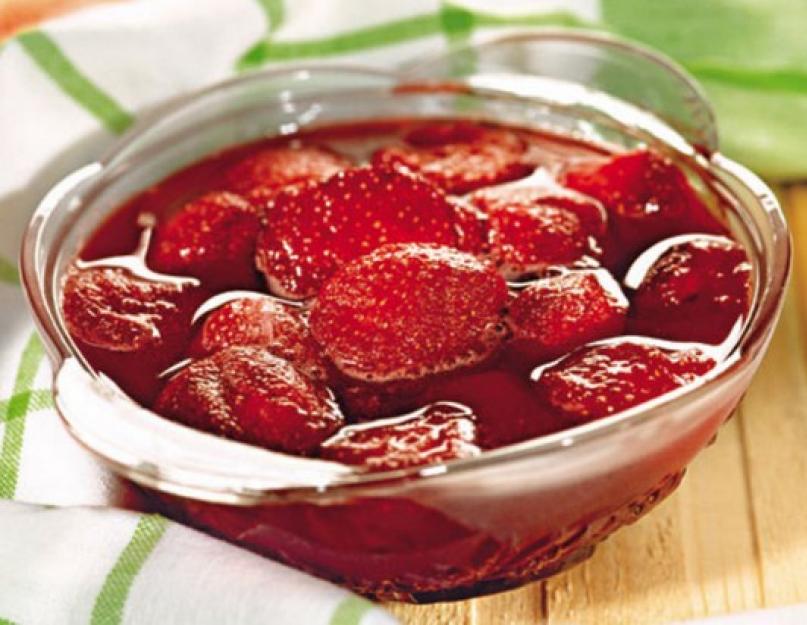 Comment faire de la confiture de fraises.  Confiture de fraise.  « Cinq minutes » aux baies entières et à la menthe