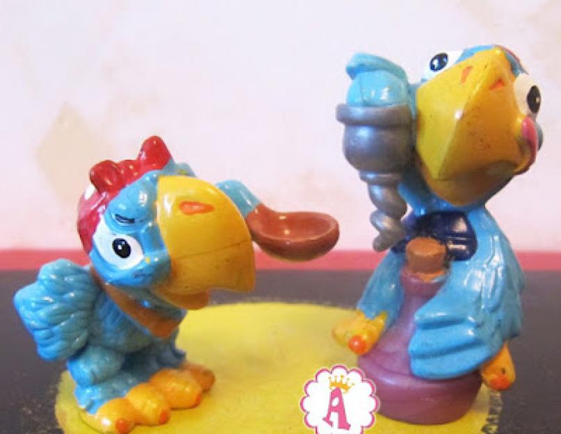 I giocattoli sorpresa Kinder della collezione.  Uovo di cioccolato con sorpresa FERRERO Kinder sorpresa Natoons.  Collezioni di sorprese Kinder