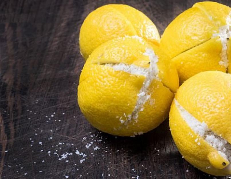 Лимон с солью – полезные свойства и вред. Рецепты укрепления здоровья, лечения. Она разрезала лимон и засыпала его солью. когда я увидела результат – то сделала то же самое
