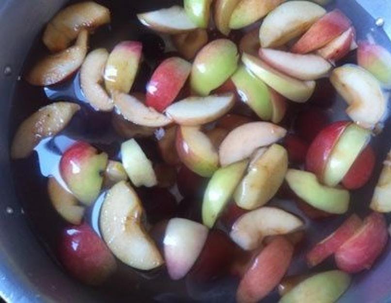 компот напиток яблочный. яблоки в кастрюле. сварить компот из яблок падеж. банка компота яблоко. сварить компот из яблок падеж.