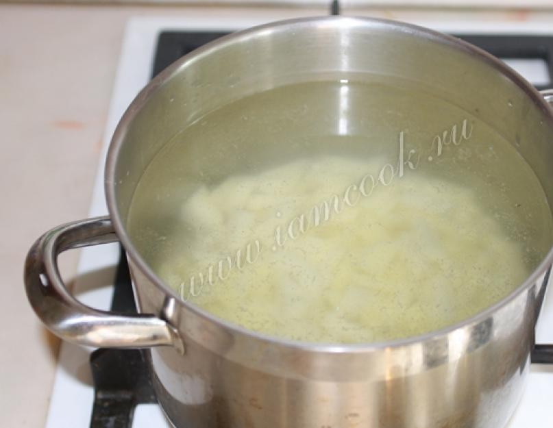 Сварить щавелевый суп рецепт. Ледяной гороховый суп. Хлебный суп со щавелем