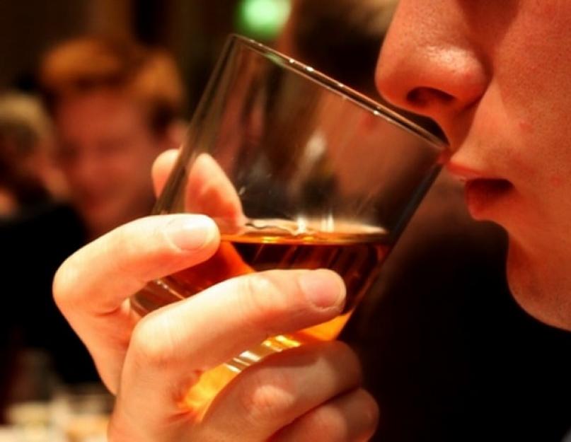 Bavardage d’élite.  Quelles boissons sont déguisées en whisky et en rhum.  Quel est le meilleur, le rhum ou le whisky ?