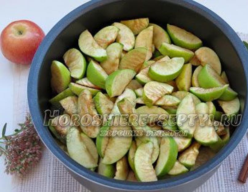 Confiture de pommes dans une mijoteuse.  Belle simplicité.  Recette de confiture fabuleusement délicieuse de pommes d'automne parfumées dans une mijoteuse