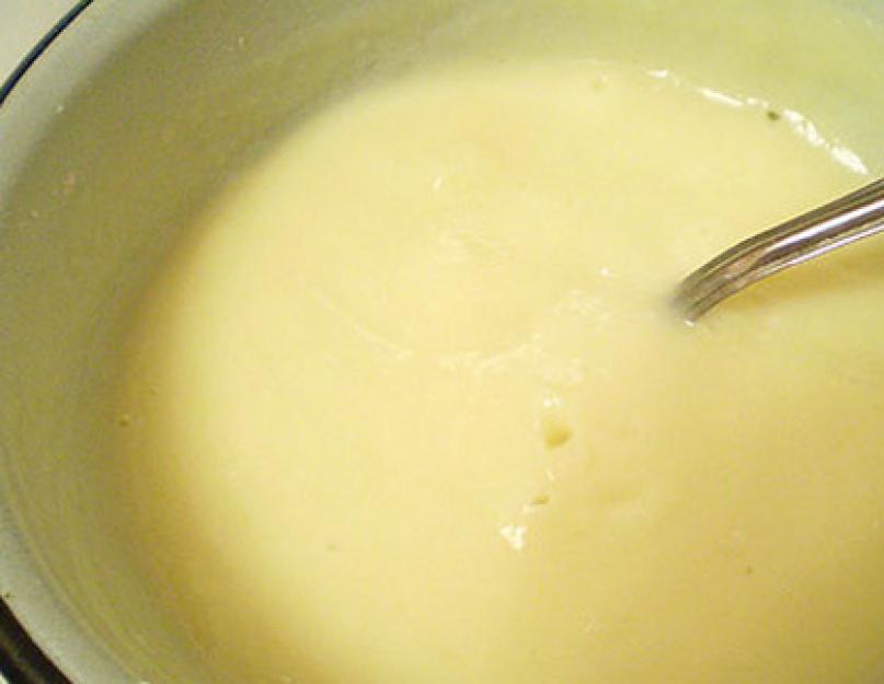 Crème anglaise à la crème sure.  Crème sure à la crème – elle ne pourrait pas être plus tendre !  Technologie de préparation de crème sure à la crème pour enrober et décorer des gâteaux