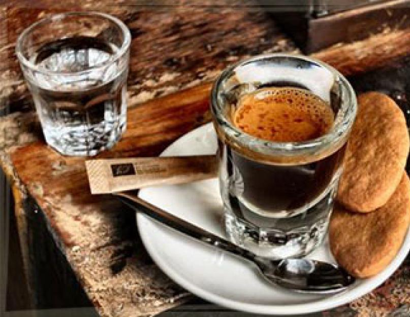 Как правильно пить турецкий кофе с водой. Какую воду лучше пить с кофе? Почему кофе нужно запивать водой