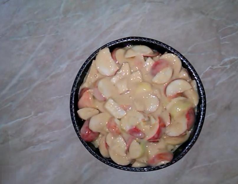 Пирог с яблоками в духовке. Пирог шарлотка с яблоками рецепт в духовке. Воздушный рецепт Шарлотки с яблоками