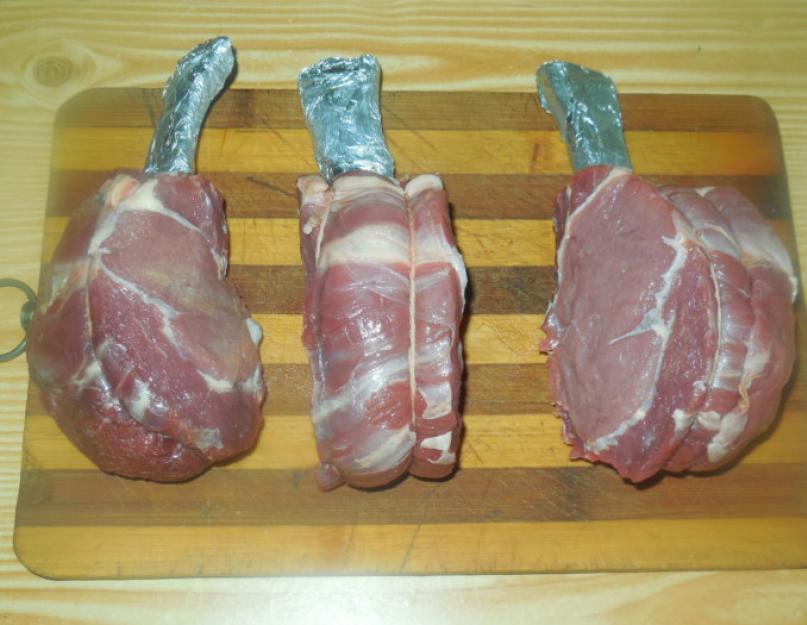 Свиная корейка на кости запеченная в духовке. Корейка на косточке в духовке