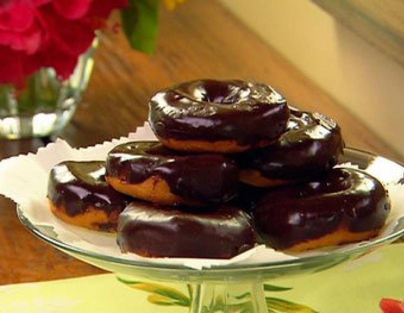 Рецепт вкусных пончиков с шоколадом. Как приготовить пончики с шоколадной начинкой Рецепт шоколадных пончиков в домашних