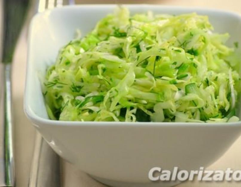 Сколько калорий а салате из белокочанной капусты. Легкий салат из капусты 