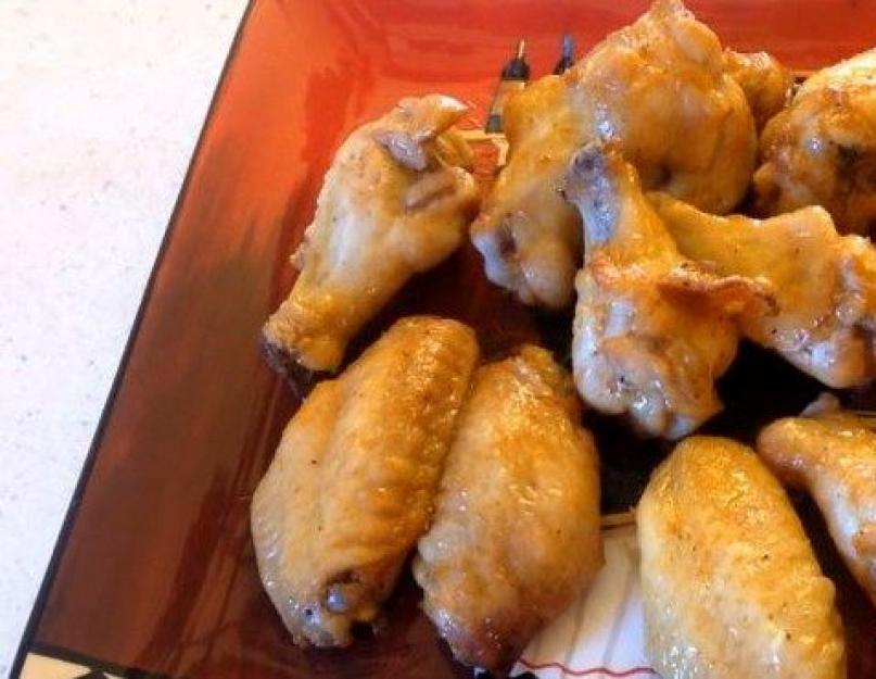 Вкусные хрустящие крылышки в духовке. Пошаговый рецепт куриных крыльев с овощами в духовке под фольгой. Ароматные крылья с чесноком и горчицей