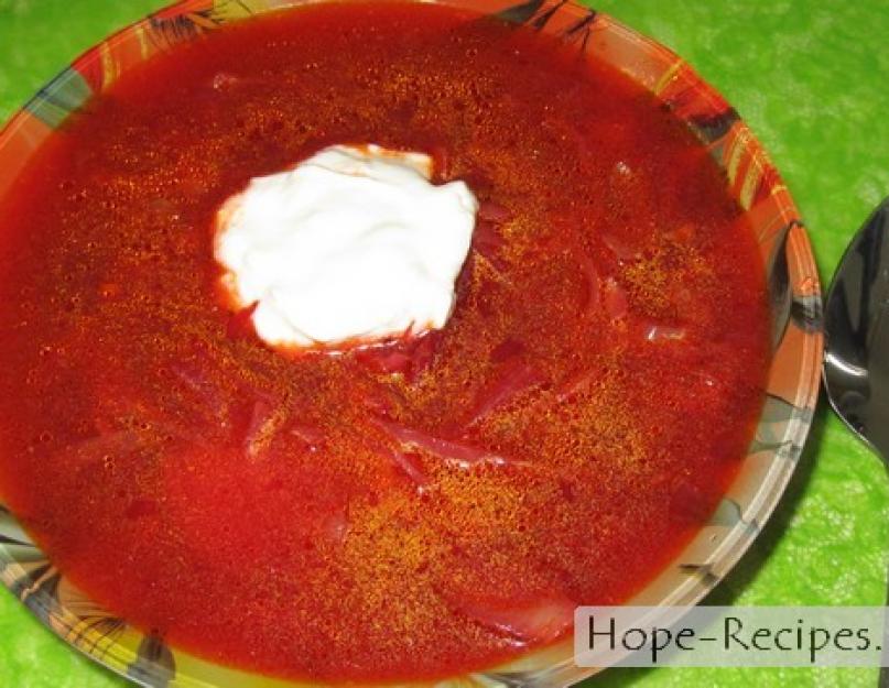 Borscht ucraniano con remolacha.  Cocinar borscht ucraniano Freír borscht con tomate