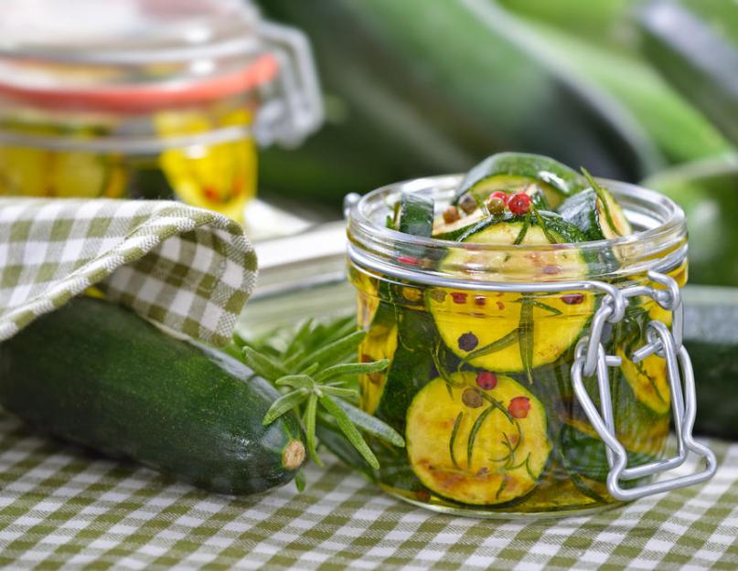 Salade de courgettes d'une manière simple.  Salades de courgettes fraîches : recettes simples et délicieuses avec des courgettes crues