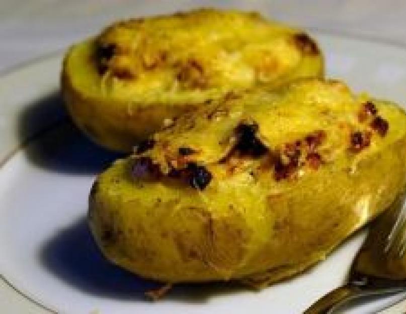 Картофель фаршированный запеченный в духовке в фольге. Коронное блюдо мудрых домохозяек – фаршированный картофель. Картофель со свининой запеченный в фольге