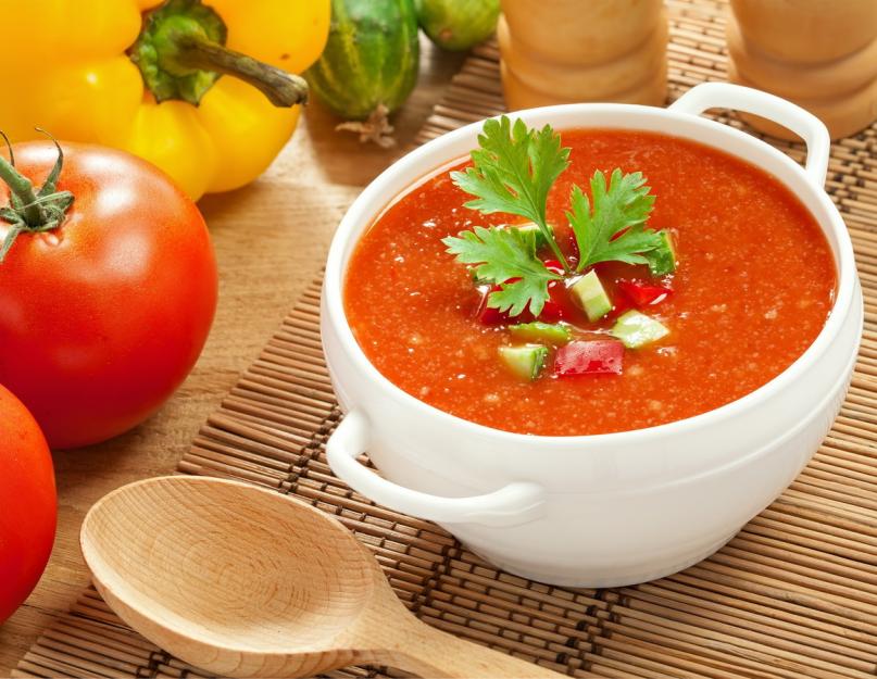 Soupe de tomates à base de purée de tomates.  Soupe aux tomates (12 recettes).  Soupe aux tomates - les meilleures recettes